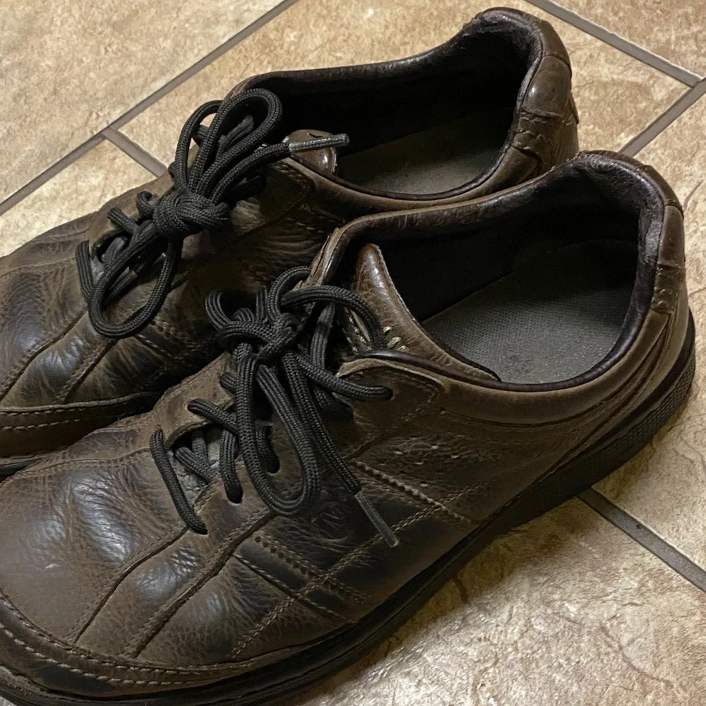 Men’s Merrell Dark Brown Leather Oxfords Size 9 Quiet Luxury Comfy Careers